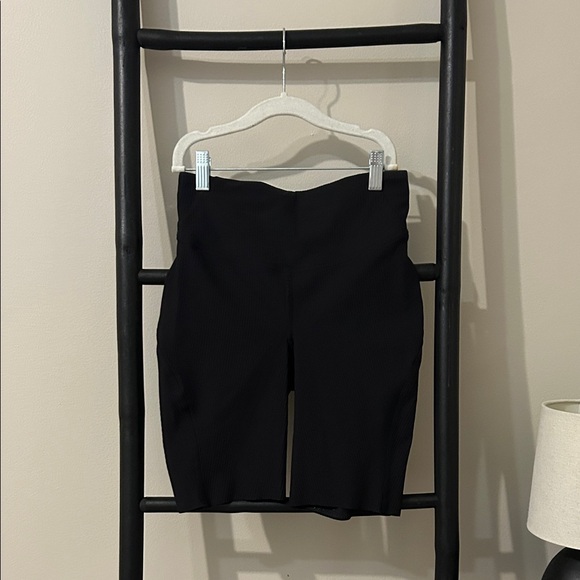 lululemon athletica Pants - LULULEMON Black Ribbed Biker Shorts